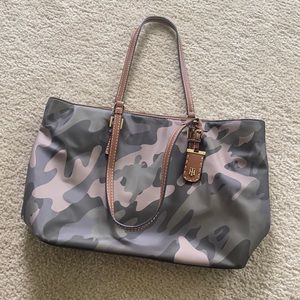 Tommy Hilfiger Camo Purse